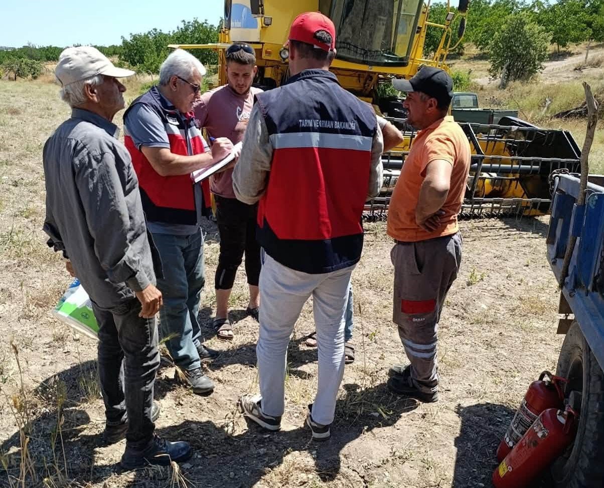 gediz-de-bicerdoverle-hasat-kontrolleri-suruyor