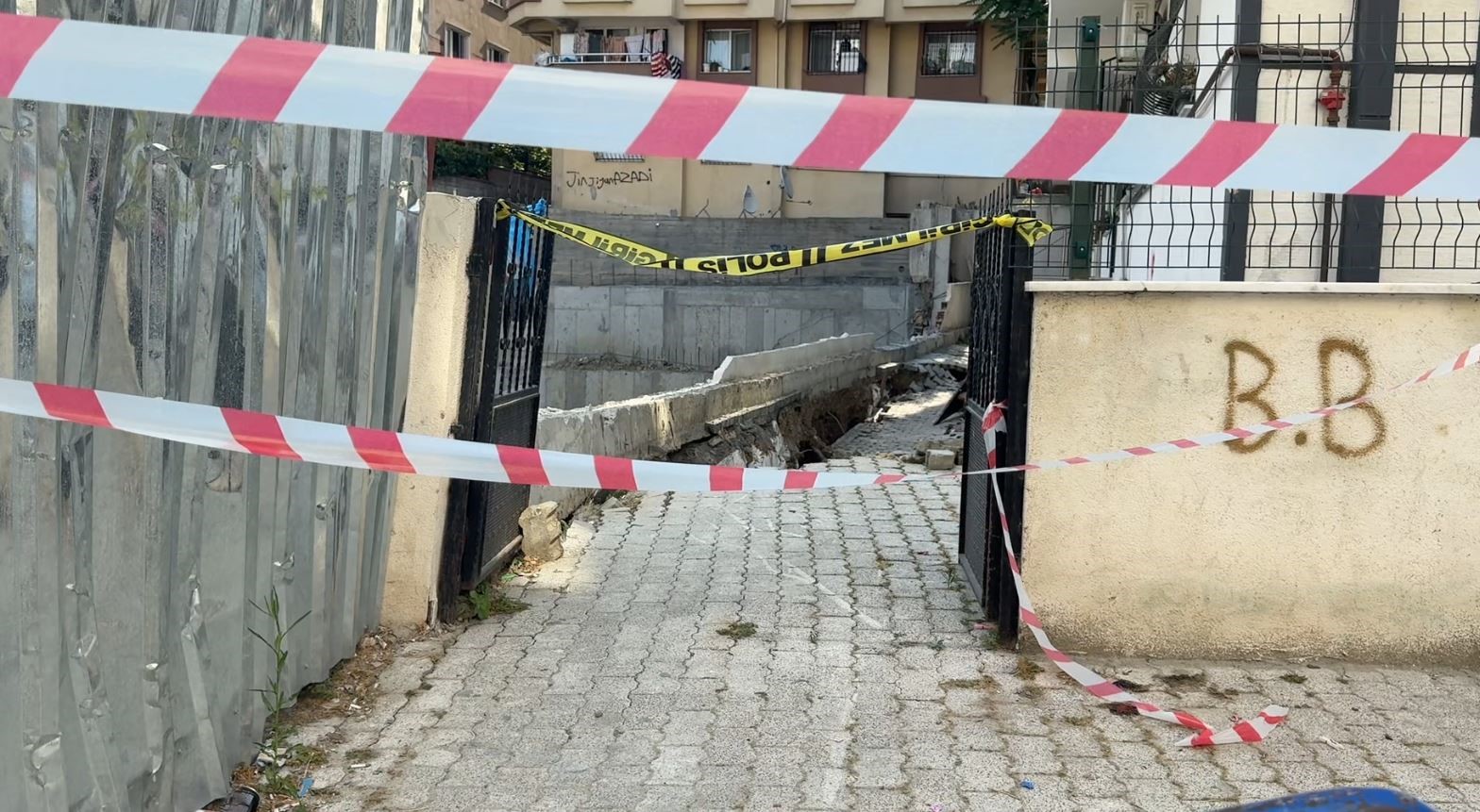 kucukcekmece-de-insaat-temelindeki-gocuk-panige-neden-oldu