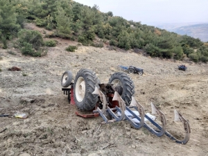 Tarlada Traktör Devrildi: 1 Ölü