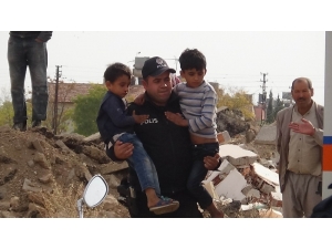 Kilis’te Çocuklar Alev Kapanından Kurtarıldı