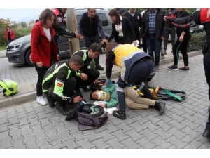 Otomobil Yaya Geçidinde Öğrenciye Çarptı