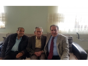 70 Yıl Sonra Dedektif Gibi İz Sürüp Öğretmenini Buldu