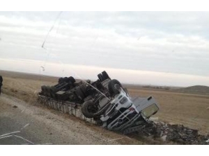 Otomobil Tır İle Çarpıştı: 1 Ölü, 1 Yaralı