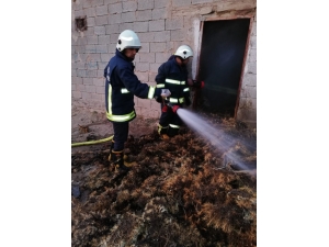 Özalp’ta Samanlık Yangını