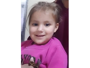 Otomobilin Çarptığı Bebek Hayatını Kaybetti