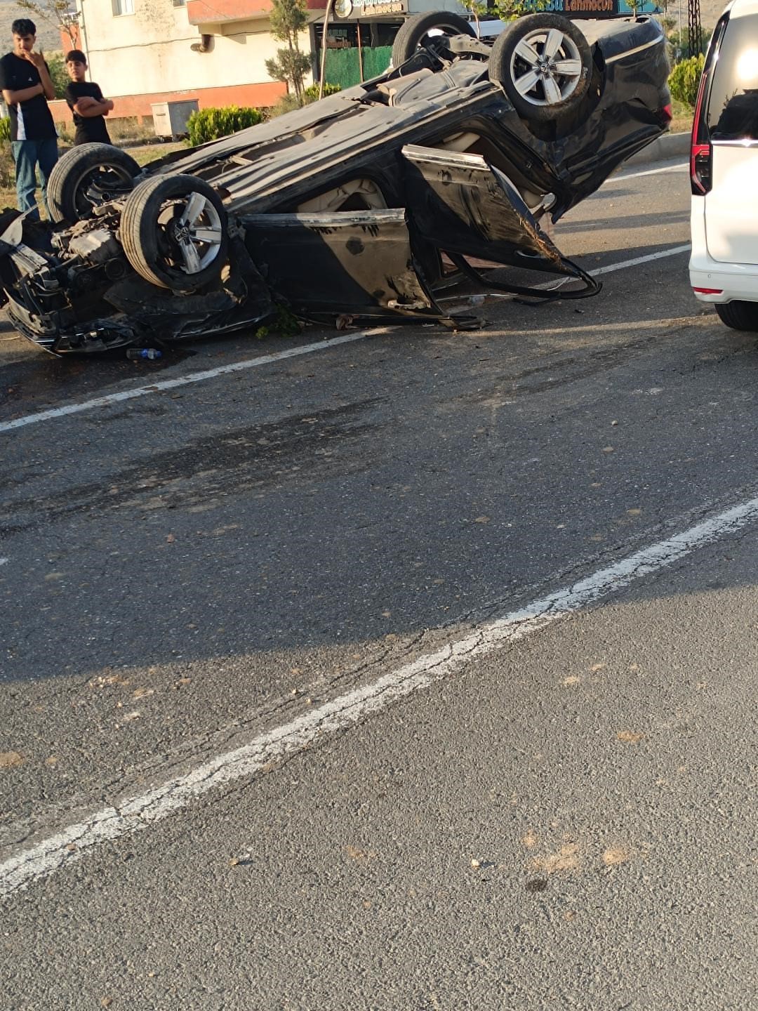 diyarbakir-da-trafik-kazasi-3-yarali