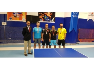 Veteranlar Öğretmenler Günü İçin Raket Salladı