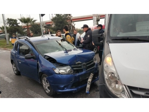 Samsun’da Otomobili İle Minibüs Çarpıştı: 2 Yaralı