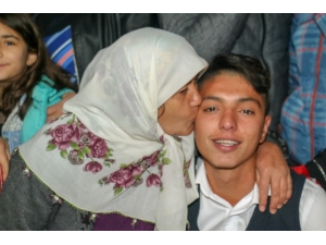 Kınalı Gençler Askere Uğurlandı