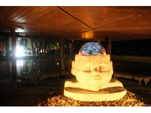 Çankaya’dan Tüm Dünyaya "Şiddete Karşı Karanlığı Aydınlat" Çağrısı