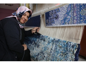 Kızıltepeli Kadınların Dokuduğu İpek Halılar Yurt Dışına İhraç Ediliyor