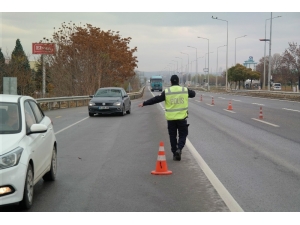 Trafik Polislerinden ’Yağmur’ Uygulaması