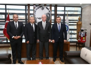 Eskişehirspor Başkanı Mustafa Akgören Kazım Kurt’u Ziyaret Etti