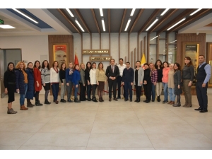 Öğretmenler Günü’nde Öğretmenler Adına Ağaç Diktirildi