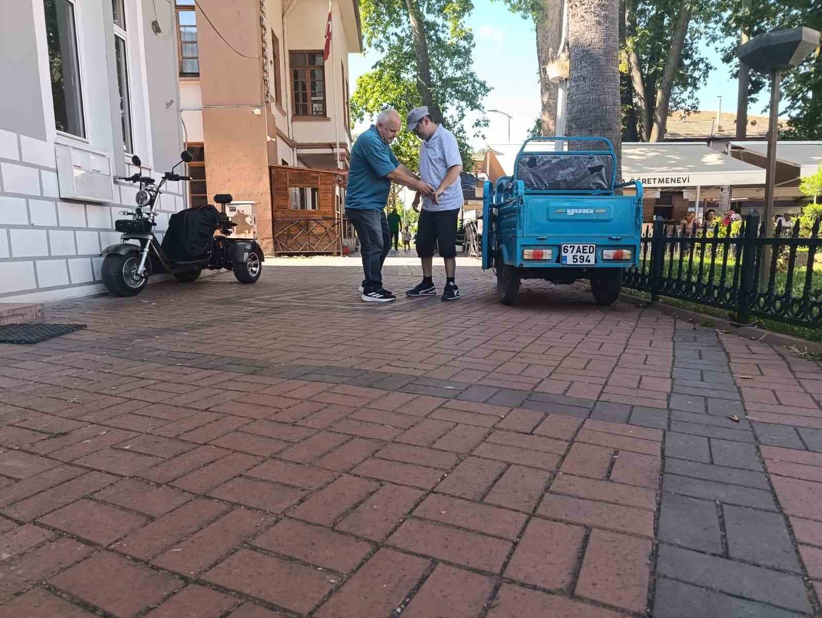 her-baba-evladi-icin-yasar-dedirten-fedakarlik-omrunu-engelli-ogluna-adadi