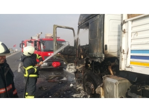 Şanlıurfa’da Seyir Halindeki Tır Alev Aldı