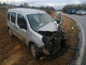 Midibüs İle Hafif Ticari Araç Kafa Kafaya Çarpıştı: 1 Yaralı