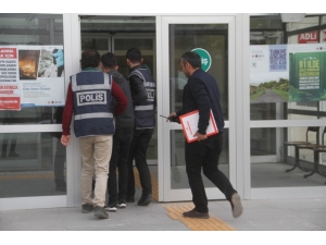 Yüzme Havuzuna Dadanan Hırsız 7’inci İşinden Sonra Yakalandı