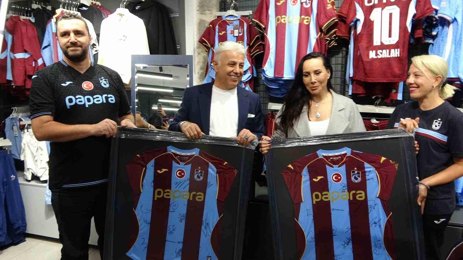 sanatci-asena-trabzon-a-geldi-sozunu-tuttu-61-forma-aldi-hedefini-acikladi