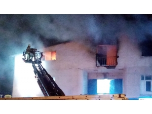 Güngören’de Tekstil Atölyesinde Çıkan Yangında Yaralananların Sayısı 5’e Yükseldi