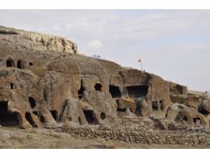 Şuhut Bininler Kaya Evleri Ve Yer Altı Şehri Turizme Açılıyor