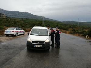 İzmir’de Jandarmadan Huzur Operasyonu: 18 Kişi Yakalandı