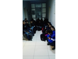 Polisi Görünce Kaçak Göçmenleri Bırakıp Kaçtı