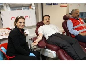 Kaymakam Çam Kan Bağışında Bulundu