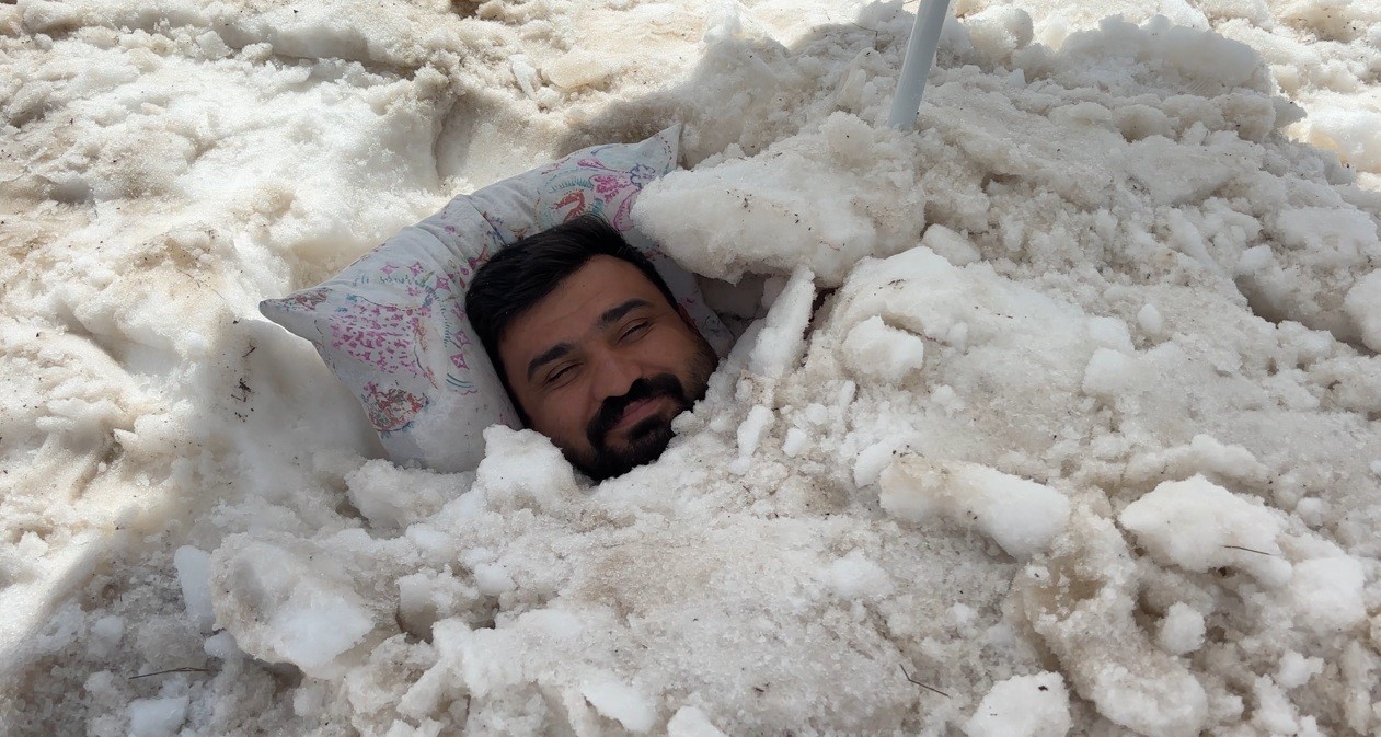 sicaktan-kacip-karin-icine-girdi-erzincan-da-ilginc-serinleme