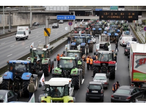 Fransa’da Çiftçilerden Traktörlü Eylem