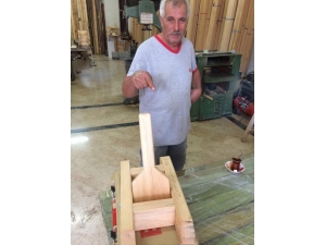 Erdekli Marangozdan Ahşap Ceviz Ve Zeytin Kırma Aleti