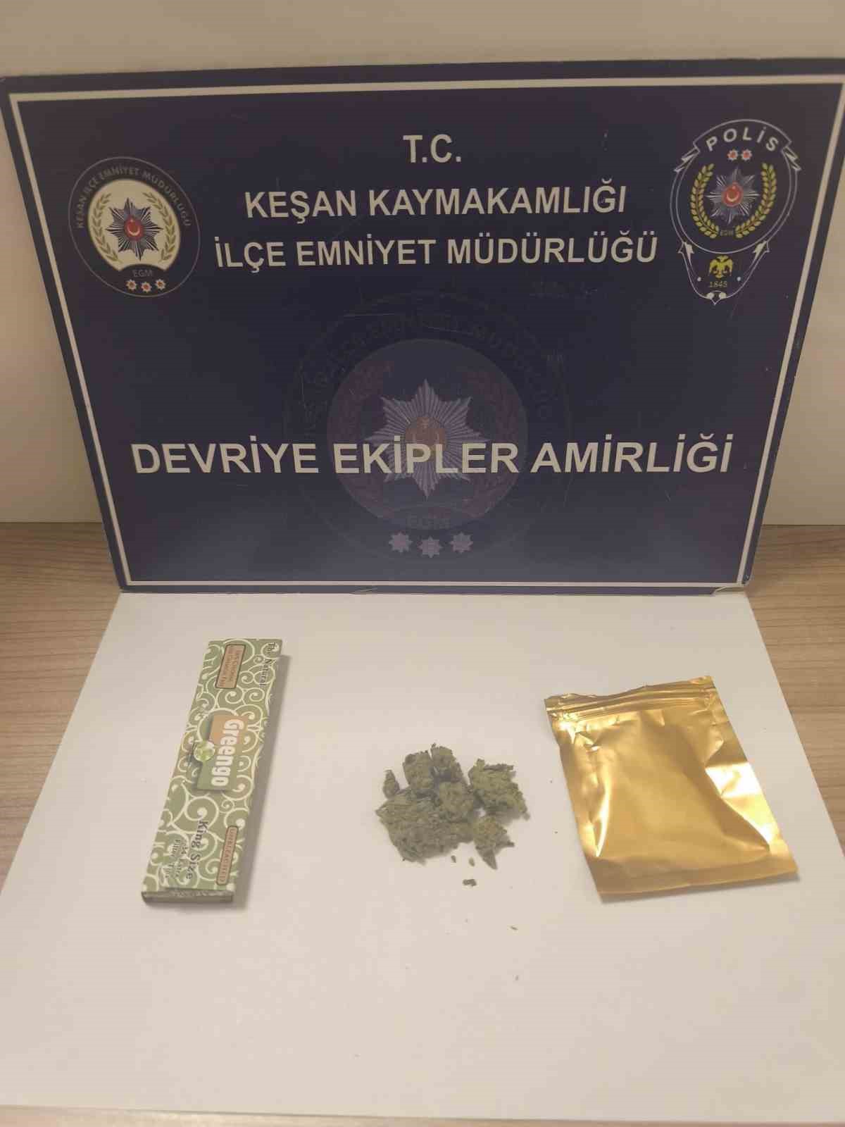 kesan-da-uzerlerinde-uyusturucu-ele-gecirilen-2-supheli-gozaltina-alindi