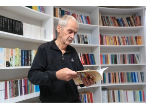 79 Yaşındaki Adam 11 Ayda 72 Kitap Okudu