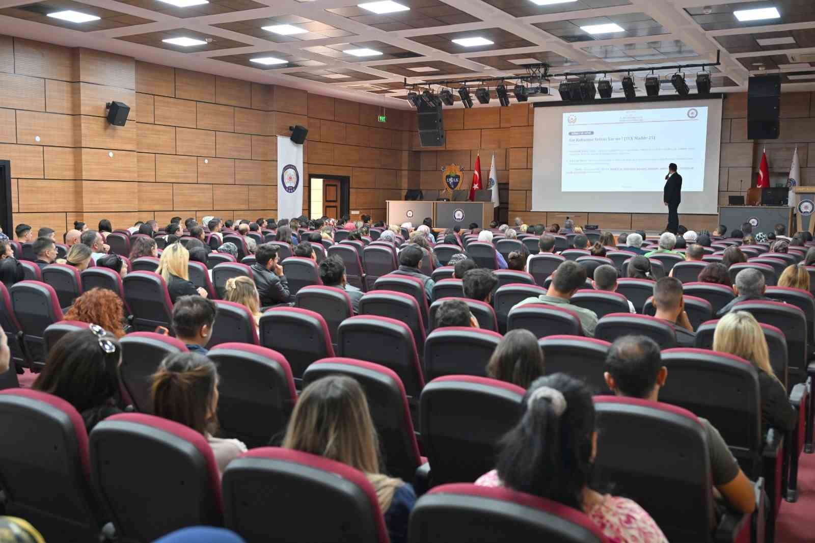 usak-ta-okul-bahce-gorevlilerine-guvenlik-ve-acil-durum-egitimi-verildi