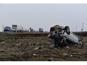 Çarpışan Otomobiller Ters Döndü: 1 Yaralı