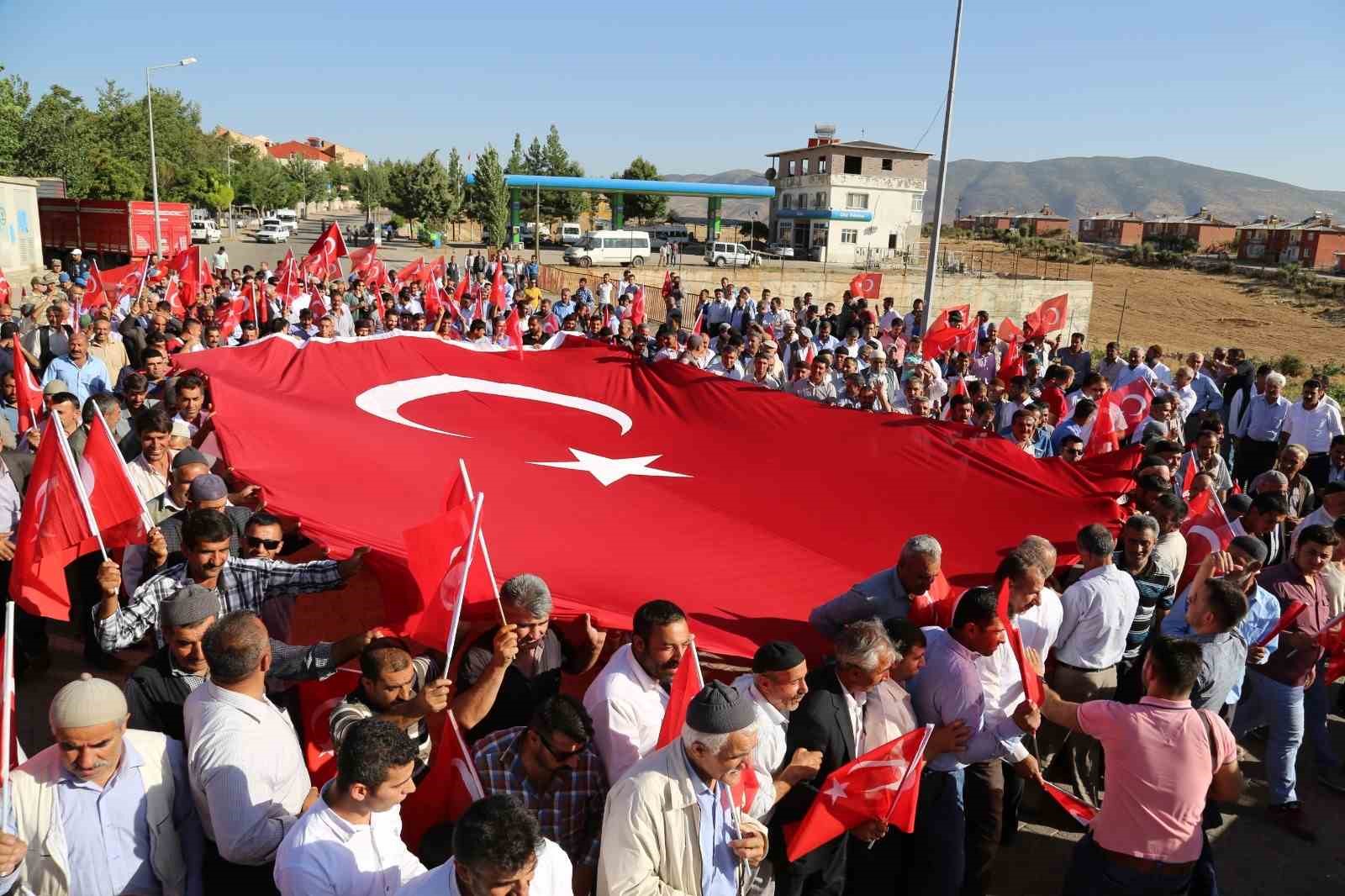 siirt-te-darbe-gecesi-belgeselle-ele-alindi