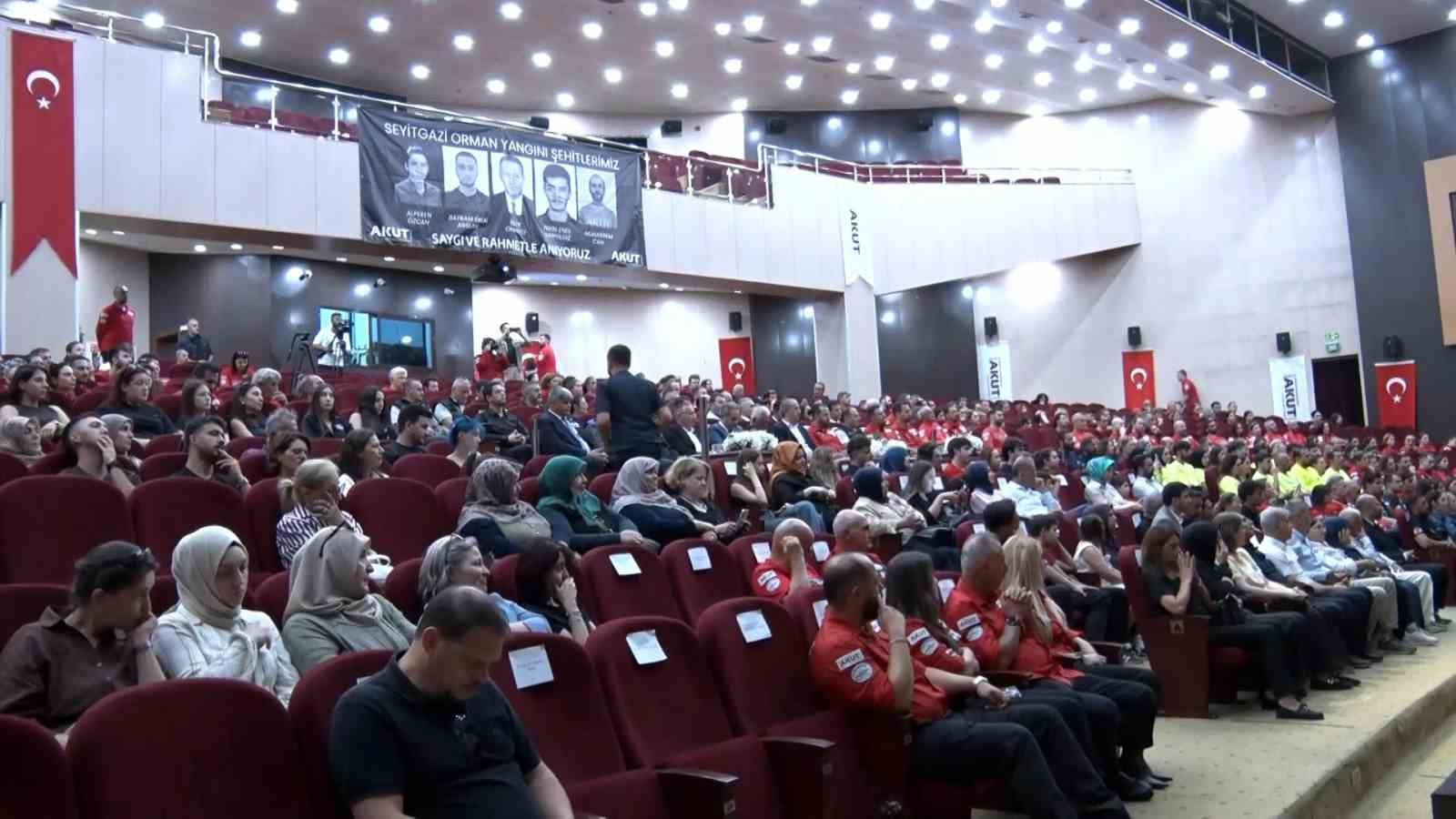 seyitgazi-deki-orman-yangininda-sehit-olan-10-kisi-anildi