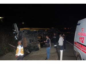 Hafriyat Kamyonu Su Kanalına Devrildi: 1 Ağır Yaralı