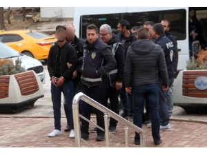 Elazığ’da Sosyal Medyada Terör Propagandası Operasyonu: 6 Gözaltı