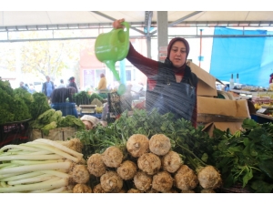 Uşak’ta Semt Pazarlarının Gözdesi Karnabahar Ve Lahana Oldu