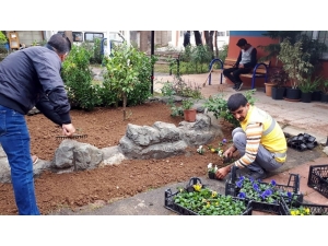 Akdeniz’de Parklar Çiçek Açıyor