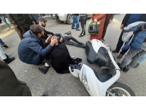 Motosiklet Yayaya Çarptı