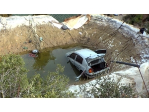 Otomobil Havuza Düştü, İçindeki Kadın Hayatını Kaybetti