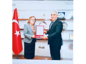 Fatma Şahin’den Dalaman Belediyesine İş Makinası