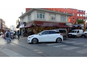 Beykoz’da Dehşet Saçan Şahıs Bu Sefer İki Kişiyi Bıçakladı