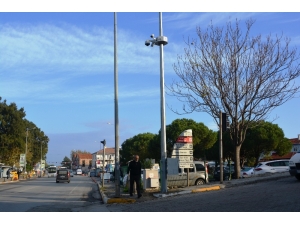 Ayvalık’ta Mobese Direği Yerine Dikildi