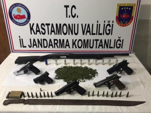 Jandarmanın Uyuşturucu Operasyonunda 5 Kişi Tutuklandı
