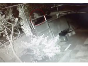 Kartal’da Araç Kundaklayan Şahıs Kaçtı