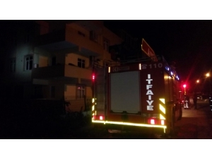 Evde Çıkan Yangın İtfaiye Ekiplerince Söndürüldü
