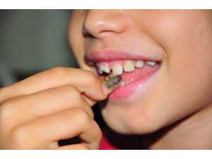 Uyarı Çocuklar İçin Geldi: ’Çekirdek Yerken Dikkat!’